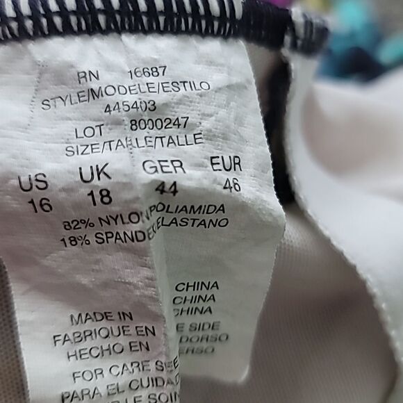 Catalina Floral Print One-Piece Swimsuit Sz 16 - Picture 8 of 8